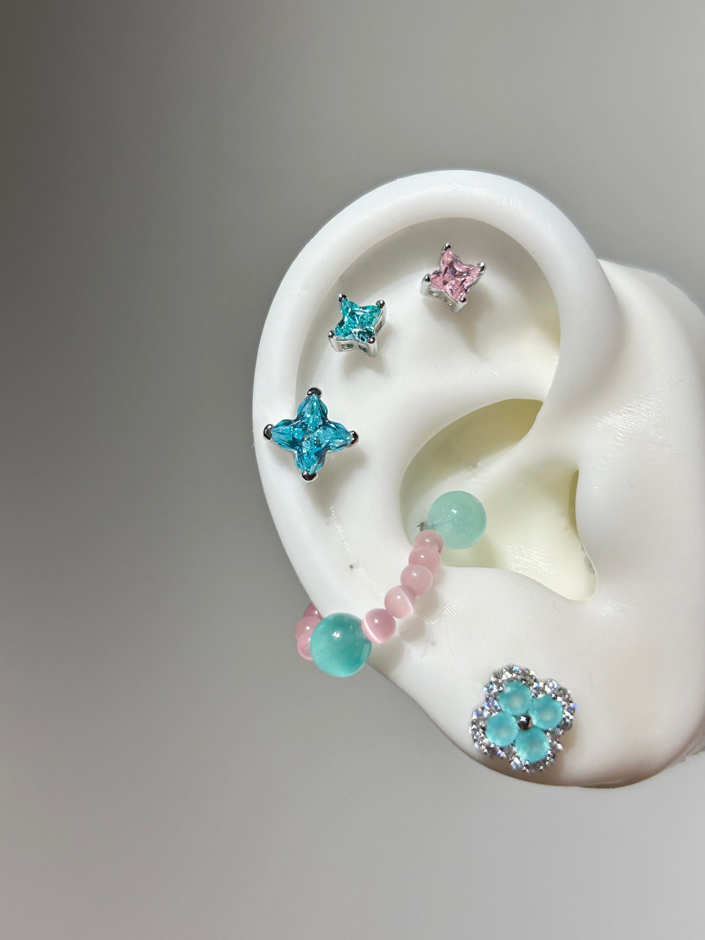 Fresh Mint Clover Cartilage Stud & Pastel Mountain Ear Chain Set – Green Starburst Stud Earrings