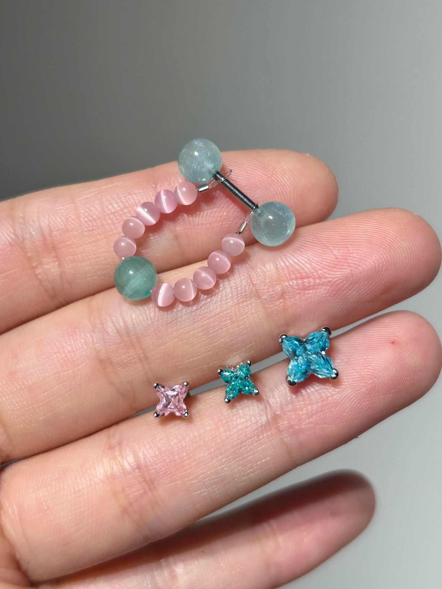Fresh Mint Clover Cartilage Stud & Pastel Mountain Ear Chain Set – Green Starburst Stud Earrings