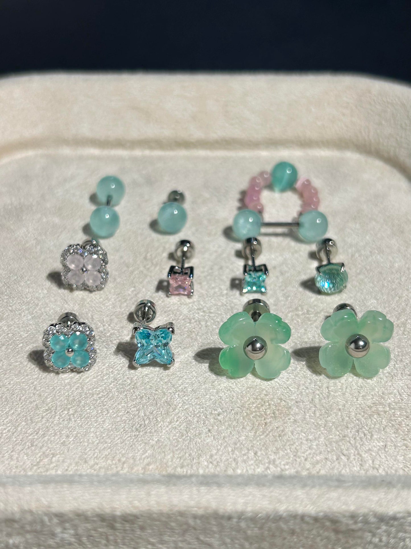 Fresh Mint Clover Cartilage Stud & Pastel Mountain Ear Chain Set – Green Starburst Stud Earrings