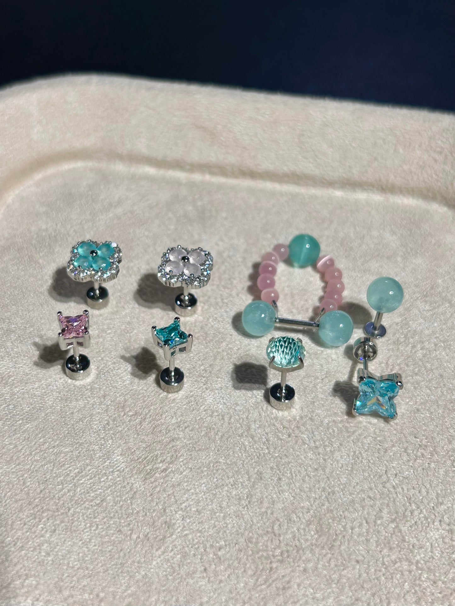 Fresh Mint Clover Cartilage Stud & Pastel Mountain Ear Chain Set – Green Starburst Stud Earrings
